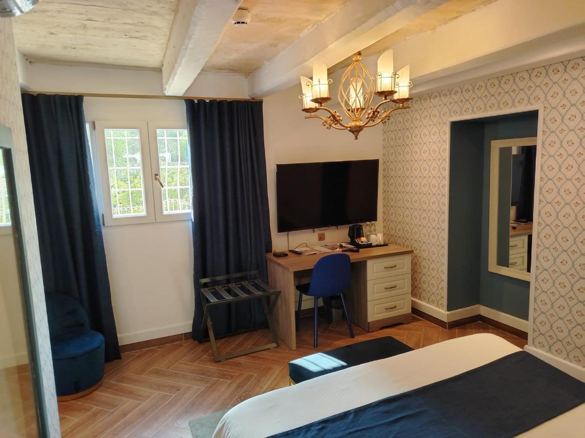 The Red Farm Relais & Spa Iklin Экстерьер фото